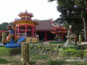 Selain Pantai, Bangka Juga Punya Kelenteng Secantik Ini