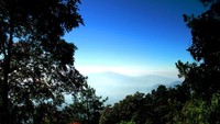 Pemandangan dari jalur pendakian