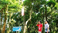 Hormat pada Bendera Pusaka di Puncak Manglayang