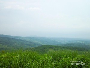 Selandia Baru? Bukan, Ini Gunung Batu di Jonggol