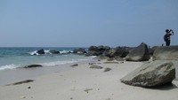 Pantai yang menghadap ke Malaysia