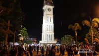 Jam Gadang di malam hari