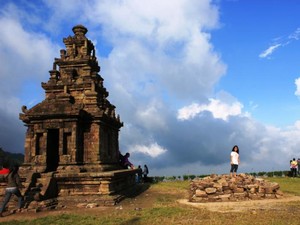 Semarang Punya Candi Indah di Atas Bukit!