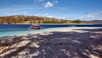 Birunya pantai (Ambara - dTraveler)