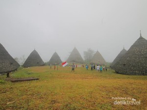 Sendiri Pakai Motor Menuju dan Menginap di Desa Wae Rebo Flores
