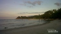 Pemandangan di selatan Pantai Matras, saat matahari pulang