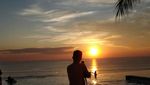 Senja di Restoran Berlatar Panorama Pantai Dreamland Bali
