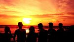 Senja Merah Merona dari Desa Sawarna