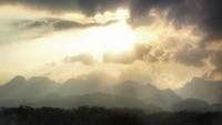 Menjelang senja di waduk