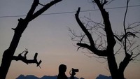 Mencari objek swastamita atau pemandangan indah matahari terbenam di Waduk Gunung Rowo