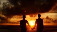 Menikmati Sunset Pantai Jetis. Aduhai!