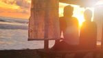 Senja Penuh Candu dan Taman Payung di Pantai Jetis Purworejo