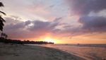 Senja Romantis di Pantai Kaluku