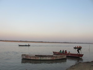 Senja yang Magis di Sungai Gangga