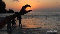 Keindahan sunset yang wajib di abadikan dalam bidikan kamera
