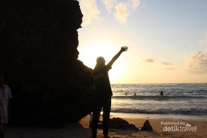 Senja yang Syahdu di Pantai Padang Padang Bali