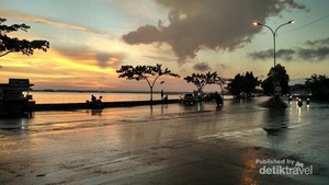 Senja yang Syahdu di Teluk Kendari