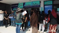 Antrian Rombongan di Money Changer