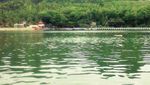 Sensasi Naik Perahu di Pantai Ayah, Kebumen