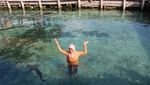 Sensasi Tegang Berenang di Antara Hiu di Karimunjawa