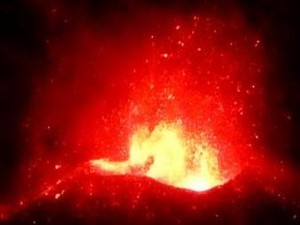 Seperti Ini Bentuk Kawah Gunung Raung Pasca Meletus