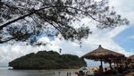 Seperti Ini Cantiknya Pantai Drini dari Atas Bukit