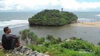 Menikmati view dari kejauhan
