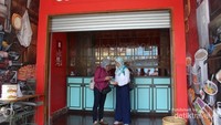 Sebelum menikmati kawasan ini , kita bisa membeli tiket di sini.