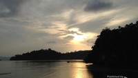 sunset di depan villa