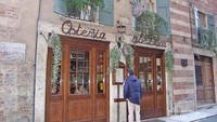 Osteria di samping rumah Romeo