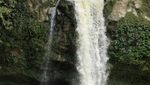 Seperti Pantai & Punya Gua, Ini Air Terjun Unik Tarunggang