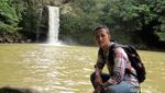Seperti Pantai & Punya Gua, Ini Air Terjun Unik Tarunggang