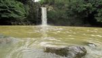 Seperti Pantai & Punya Gua, Ini Air Terjun Unik Tarunggang