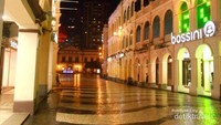 Senado Square di waktu malam