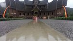 Serasa Jadi Keluarga Raja Saat Liburan di Istana Pagaruyung Sumbar