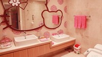 Kamar mandi yang serba pink dan lucu (desaltoaltoporai.com.br)