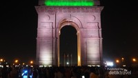 Indian Gate pada malam hari