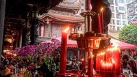 Didalam kuil Longshan Temple