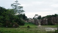 Pemandangan dari atas tebing