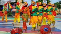 Tarian tradisional dalam pembukaan Festival Tanjung Kelayang