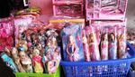 Seru! Belanja Mainan Murah Bareng si Kecil di Pasar Gembrong