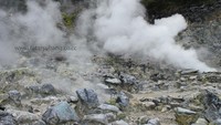 Semburan Asap di Kawah Domas