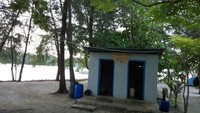 Fasiltas toilet untuk MCK yang ada di Pulau Dolphin