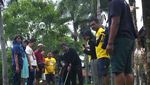 Seru! Gajah, Unta, Sapi dan Owa Bertarung di Kampung Pandu
