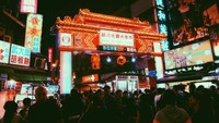 Lelah bersepeda, menepi dulu ke Rahoe Night Market.