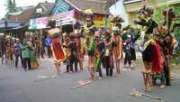 Festival Egrang setiap tahunnya diadakan di Jember.