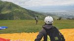 Seru! Main Paralayang dari Gunung Mantantimali di Palu