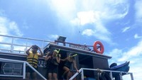 Bersiap-siap turun di lokasi snorkeling