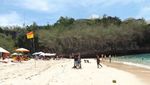 Seru-seruan di Bali, Foto Bareng Turis Berbikini