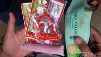 Tiket masuk dan tiket permainan yang bisa ditukar dengan cendra mata dan juga ice cream atau yogurt